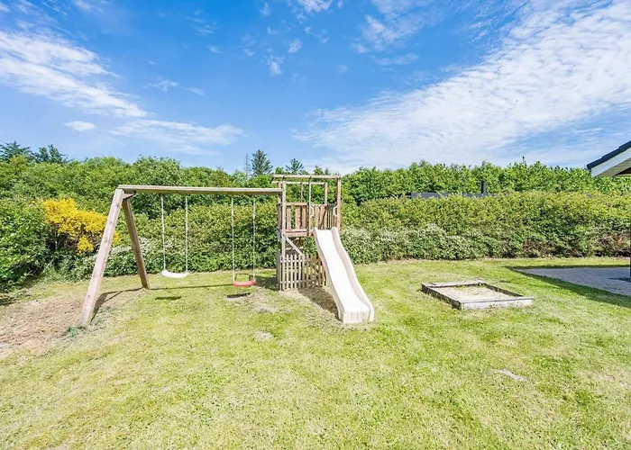 10 Person Holiday Home In Hemmet
